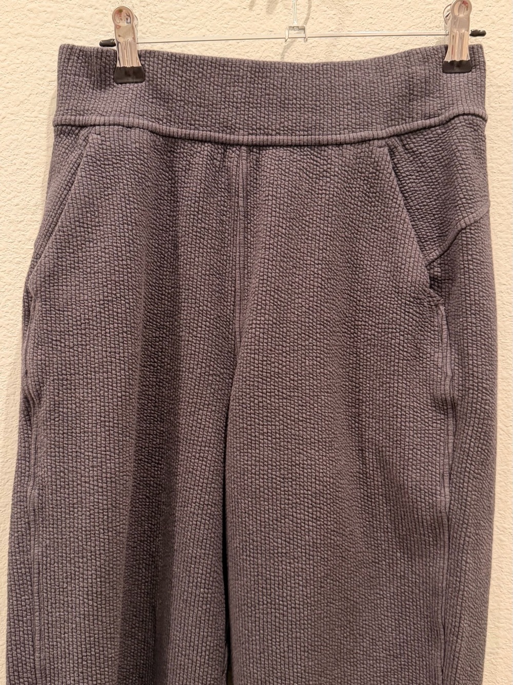 Lululemon Size M Women’s Gray Ribbed Straight Leg Super High-Rise Crop Pants
